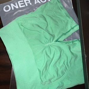 BRAND NEW ONERACTIVE EFFORTLESS SHORTS